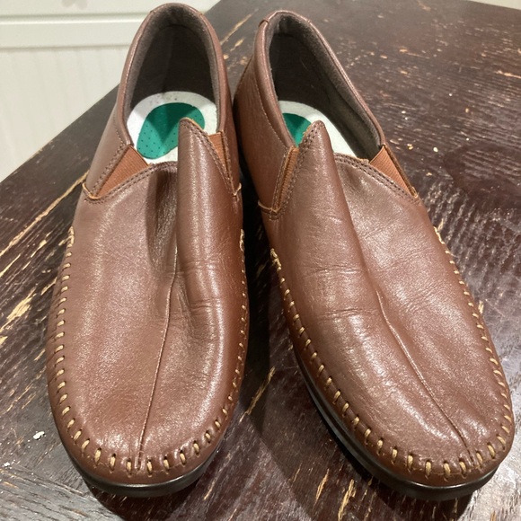 SAS Brown Leather Loafer Slip-Ons - Picture 1 of 10